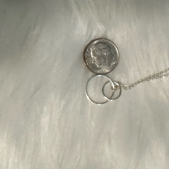 Sterling silver interlocking circle 16 inch necklace NEW - Picture 2 of 2